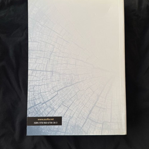 Introduction to Linear Algebra book like new, academic textbook