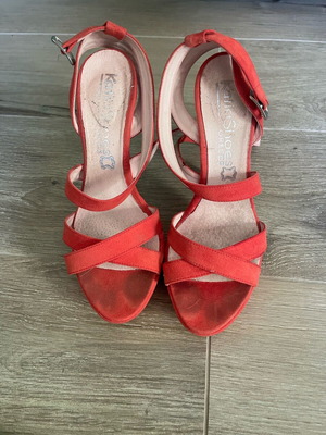 Suede shoes used coral, size 38