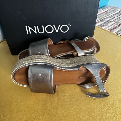 Inuovo women's platform sandals used, genuine leather, gold color, size 39