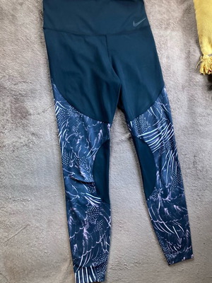 Nike Dri-Fit Leggings medium, push up, black with soft print, like new