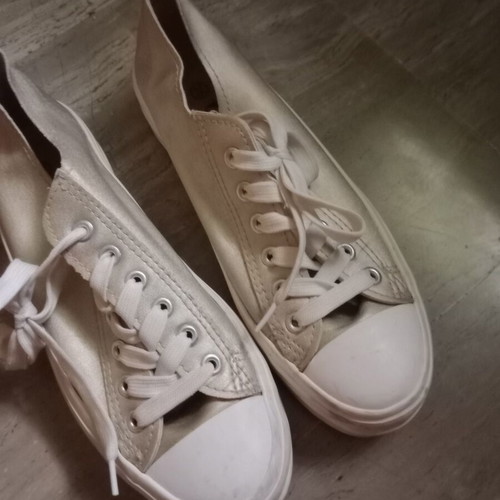 Athletic shoes like new, size 38, soft gold color
