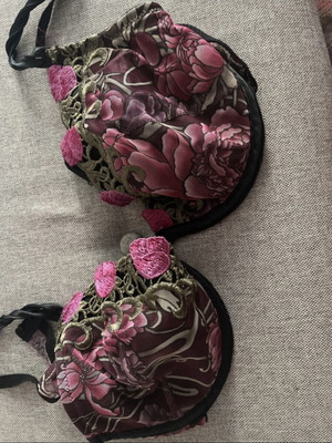 Bra size 85B new, red and pink