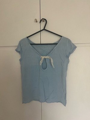 Top with chest tie blue like new
