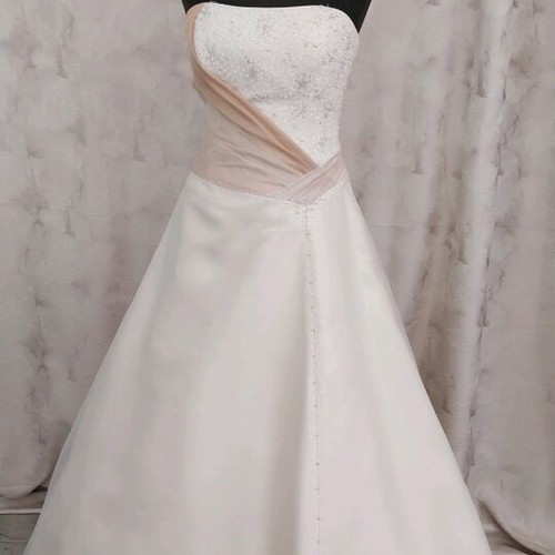 Wedding dress A-line embroidered with Swarovski stones size L