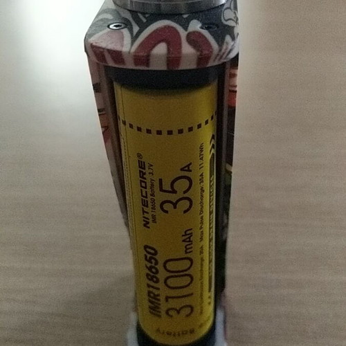Vape device with Melo 4 head, four Eleaf atomizers and two flavor bottles like new
