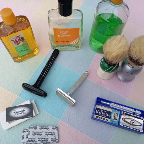 Traditional shaving set with Gillette Blue Blade and vintage colognes