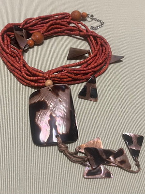 Boho κολιέ καινούργιο από ξύλινα χαντράκια και διακοσμητικά στοιχεία