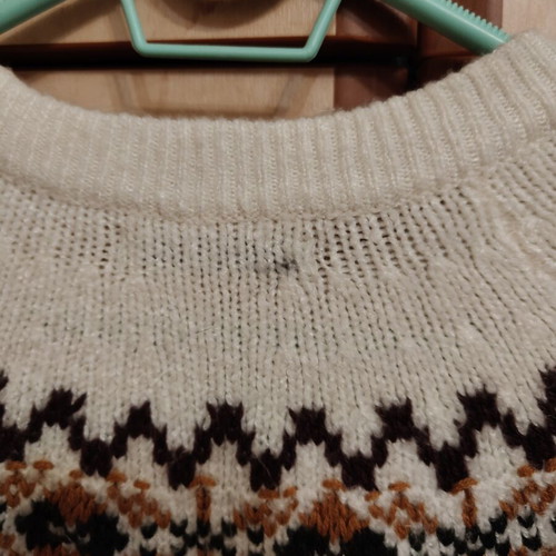 Pull&Bear women's wool sweater like new, medium, white with patterns