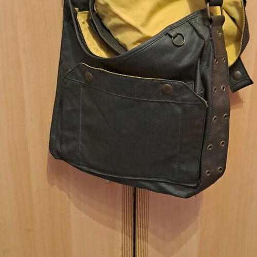 Attrattivo crossbody bag like new, black