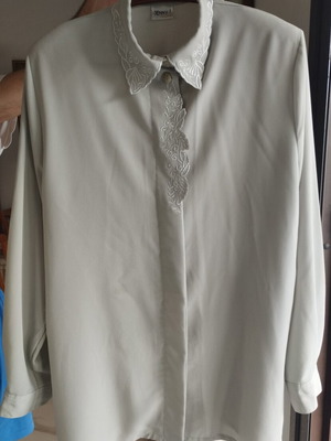 Vintage Jenny women's shirt size 2 with embroidery and shoulder pads like new, gray/off-white