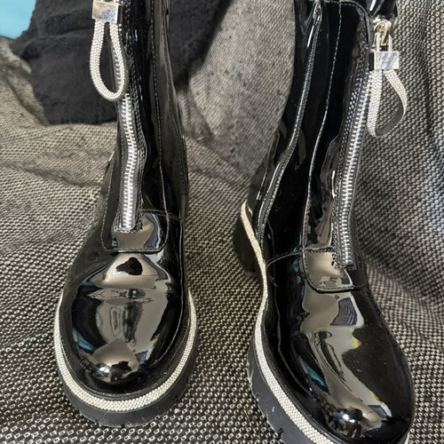 Women Boots like new, black patent leather
