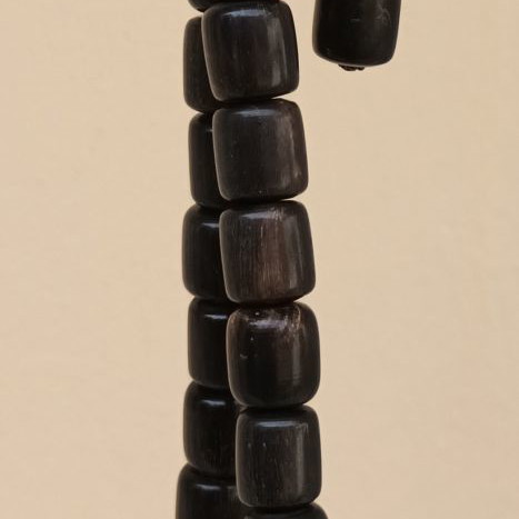 Worry beads bull horn black used, barrel shape
