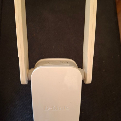 D-Link AC1200 Wi-Fi Range Extender new