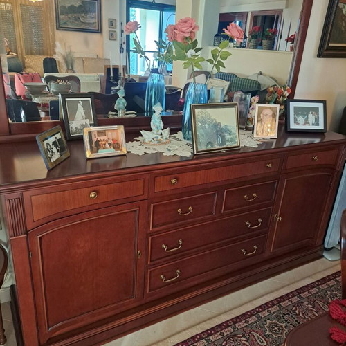 Buffet with mirror like new, walnut, 3 large and 4 small drawers, 2 cabinets