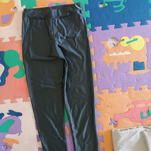 Body Move Small Gray Shiny Leggings Like New