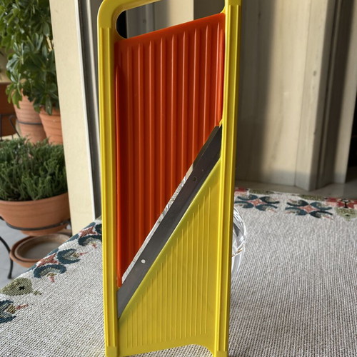 Plastic vegetable grater like new, 33x11 cm