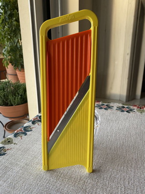 Plastic vegetable grater like new, 33x11 cm