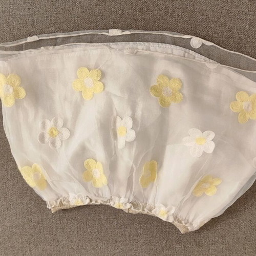 Girls' tulle skirt like new, mini with floral details