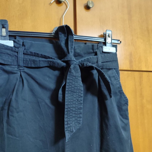 High-waisted black pants with belt H&M like new