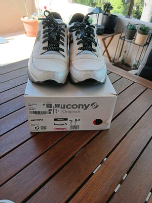 Saucony jazz triple sneakers