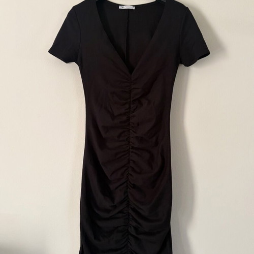 Black mini dress Zara like new, size M, elastic