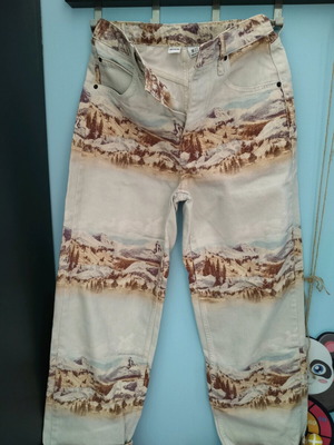 Urban Outfitters high-waisted jeans used with multicolor design