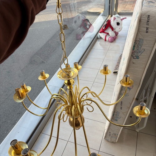 Ceiling light like new with twelve bulbs