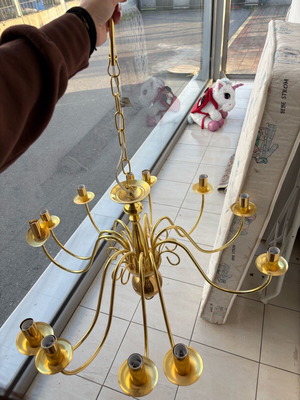 Ceiling light like new with twelve bulbs