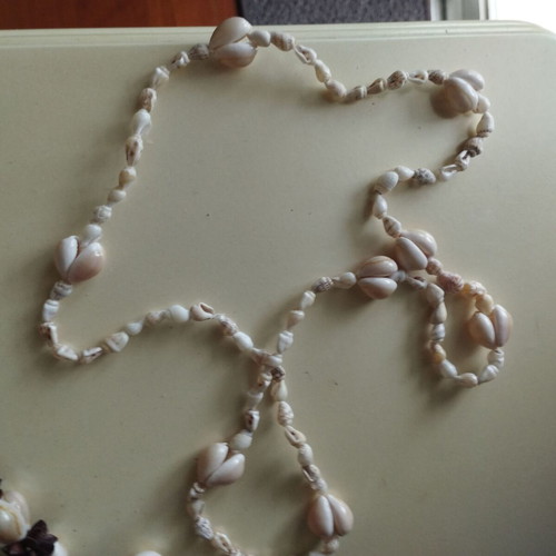 Necklaces from real shells like new, pack of 4 with handmade wooden vessel