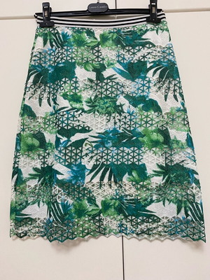 Molly Bracken skirt like new, white and green, size S