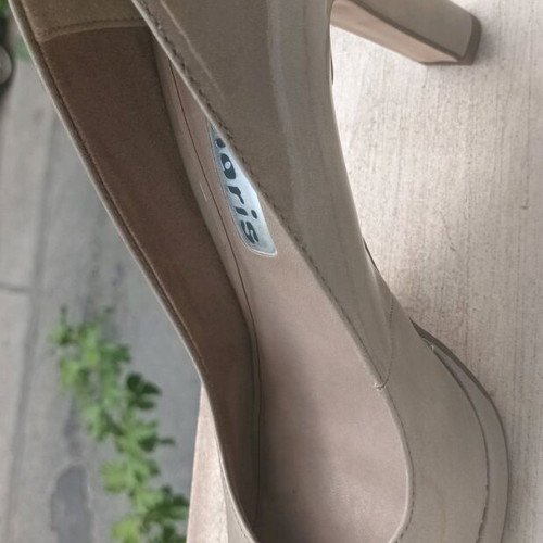 Tamaris nude beige patent leather pumps size 40 like new