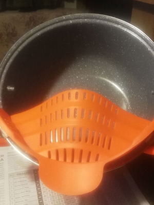 Σουρωτήρι σιλικόνης καινούργιο για κατσαρόλα