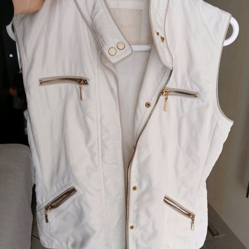 White women's sleeveless vest Zara like new, size M