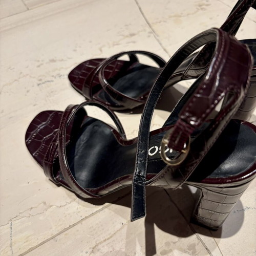 Mango strappy heels like new, burgundy croco texture