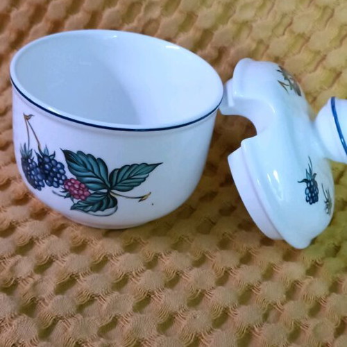 Villeroy & Boch cup and sugar bowl like new, porcelain with patterns