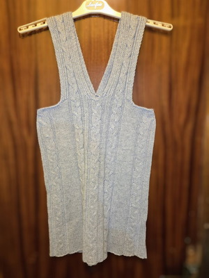 Knitted vest like new, worn once, gray, sizes L and XL