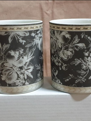 Royal Doulton mugs like new, set of 2, black and beige