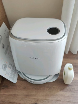 Narwal automatic vacuum cleaner like new