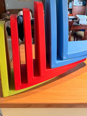 Ράφια γωνίες IKEA μεταχειρισμένα, 3 κόκκινα, 2 μπλε, 1 πράσινο