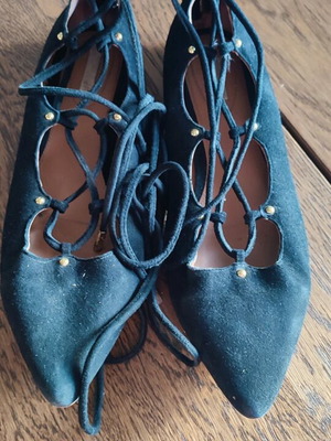 H&M ballerinas like new, leather with laces and gold details