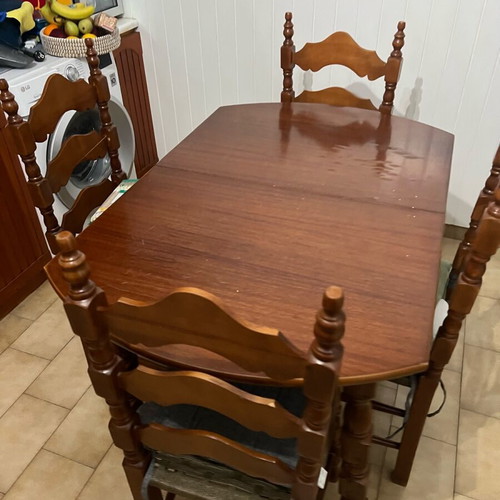 Kitchen table used with 4 chairs and extension