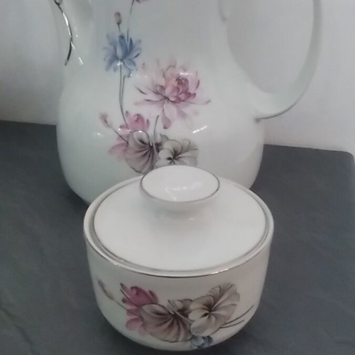 Porcelain tea set used with two teapots, creamers and sugar bowls