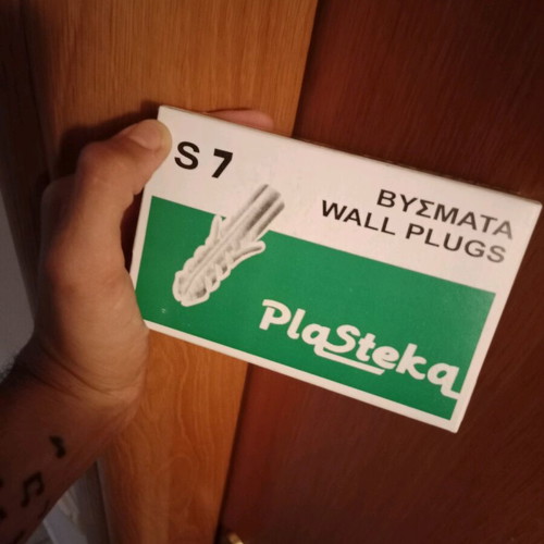 Plastic wall plugs new, pack of 18 boxes