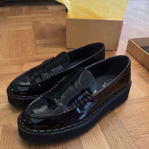 Tod's leather loafers size 40.5 like new, black patent leather
