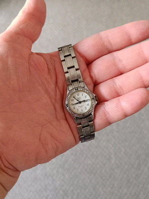 Q&Q women's quartz watch Japan movement used, silver