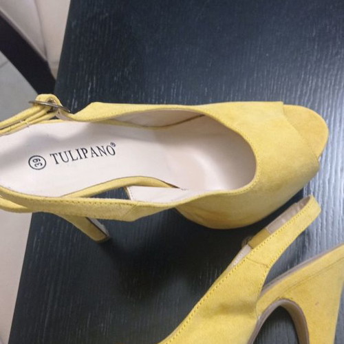 Yellow suede leather sandals used with 15 cm heel
