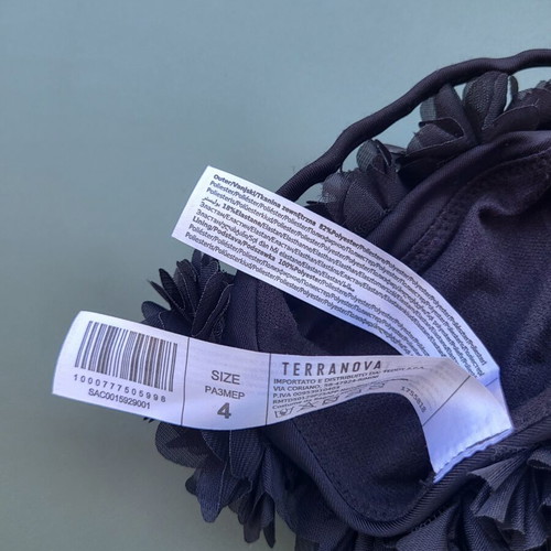 Black bikini top like new, size 4