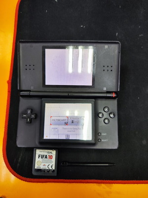 Nintendo DS Lite μαύρο μεταχειρισμένο για επισκευή ή ανταλλακτικά με παιχνίδι FIFA 10