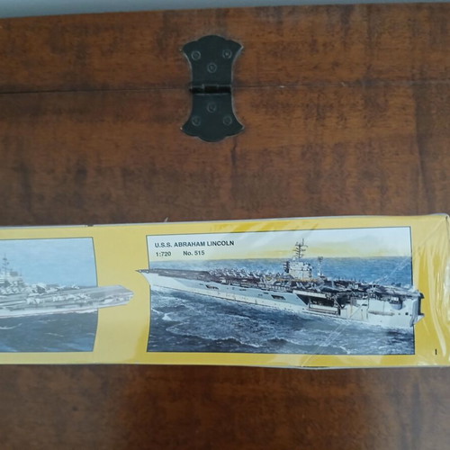Italeri Aircraft Carrier U.S.S. Independence Model Scale 1/720 New