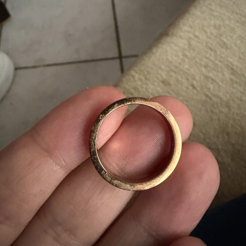 Ring in rose gold color with 3 zirconia, like new
